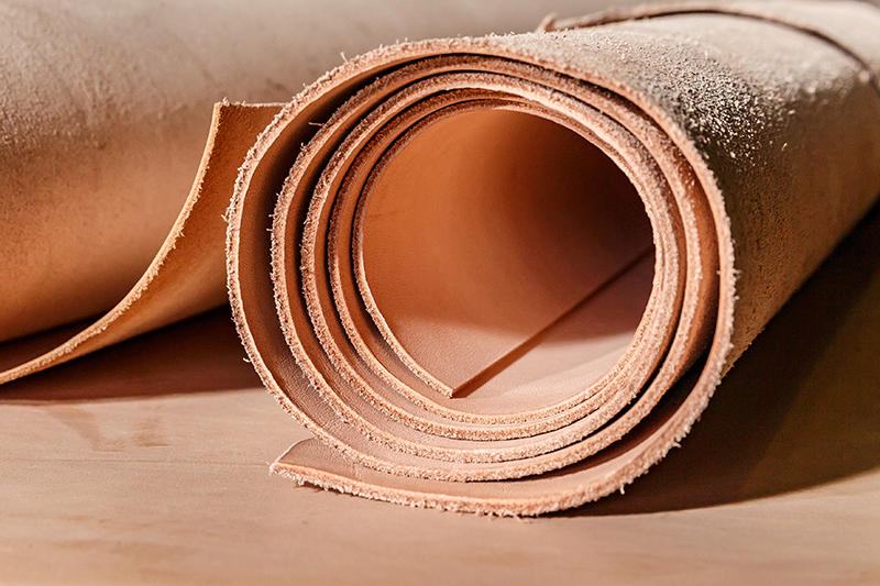 De Kracht van Ambacht: Waarom Wij Kiezen voor Hoogwaardig Runderleer